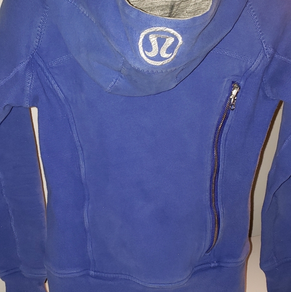 Limited edition Lululemon scuba / hoodie sweater. Periwinkle blue. Size 2 - Picture 3 of 7